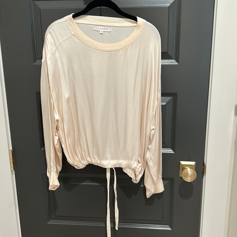 Xirena peach silk long sleeve top.  Size Medium